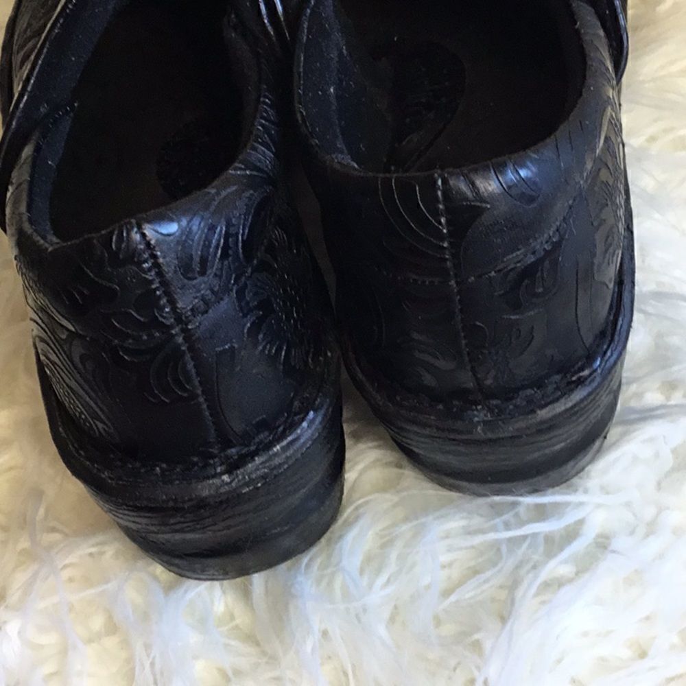 Black size 8 clogs by BOLO with tooled upper - Picture 6 of 12